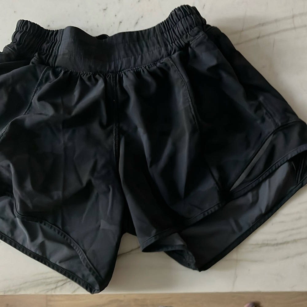 Lululemon 4 inch hotty  hot shorts  size 2 black camo